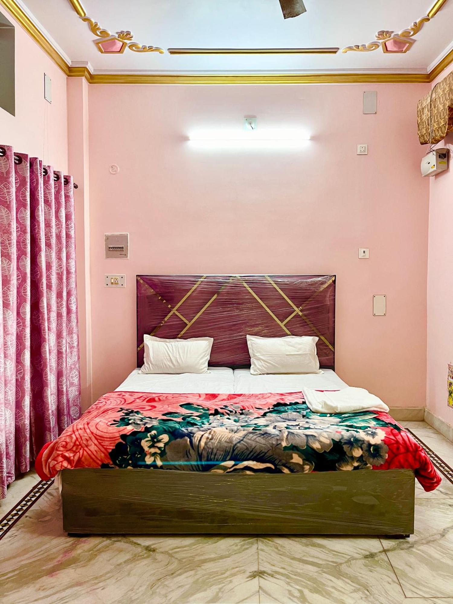 Trilok Residency - Dashashwamedh Varanasi Eksteriør billede